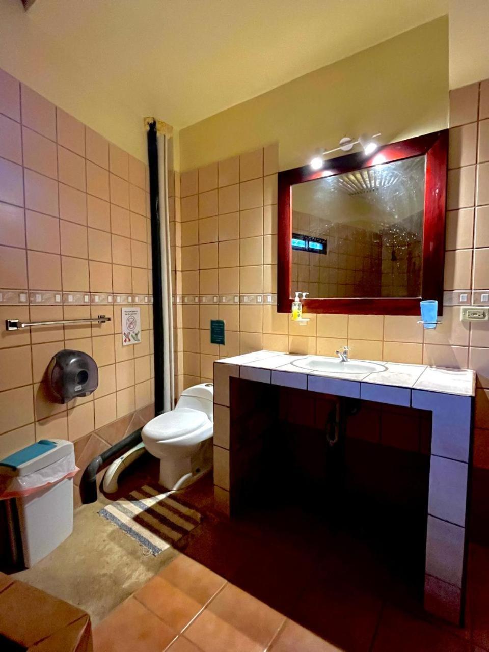 Хостел Tamarindo Backpackers Экстерьер фото