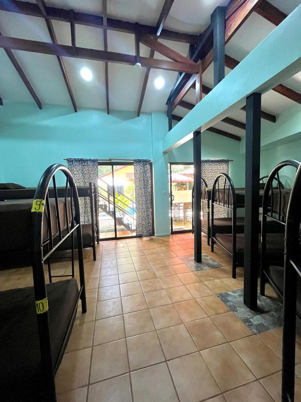 Хостел Tamarindo Backpackers Экстерьер фото